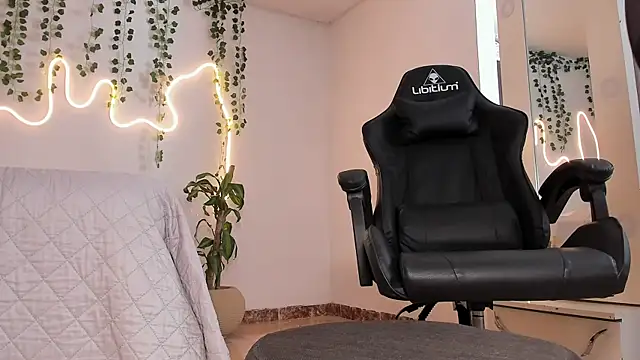 emmaTorres1 online show from 09.11.25