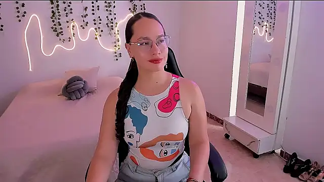 emmaTorres1 online show from 10.06.25