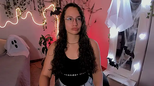 emmaTorres1 online show from 10.25.25