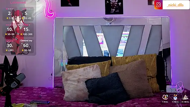 Snapshot of supradoll chatting on 10.24.25 supradoll online show from 10.24.25