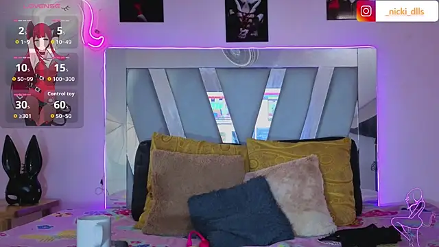 Snapshot of supradoll chatting on 10.27.25 supradoll online show from 10.27.25