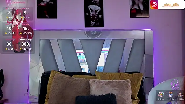 Snapshot of supradoll chatting on 10.28.25 supradoll online show from 10.28.25