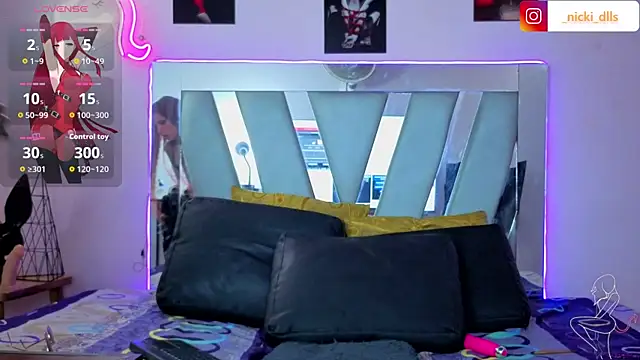 Snapshot of supradoll chatting on 11.22.25 supradoll online show from 11.22.25