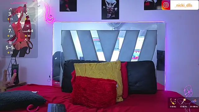 Snapshot of supradoll chatting on 12.14.25 supradoll online show from 12.14.25