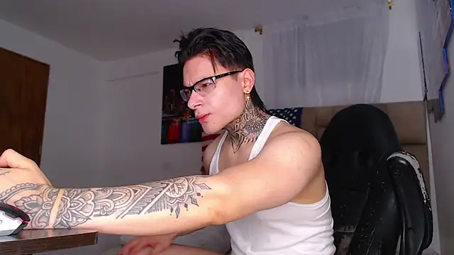 DennisWalkerr online show from 03.18.25