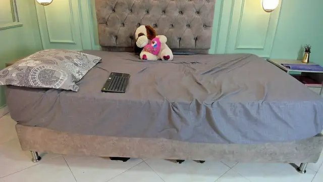 Snapshot of Abril_jones10 chatting on 12.28.24 Abril jones10 online show from 12.28.24