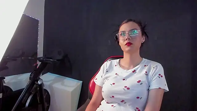 Snapshot of Abril_jones10 chatting on 12.30.24 Abril jones10 online show from 12.30.24