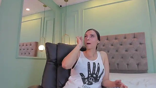 Snapshot of Abril_jones10 chatting on 12.31.24 Abril jones10 online show from 12.31.24