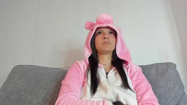 Snapshot of Abril_jones10 chatting on 02.20.25 Abril jones10 online show from 02.20.25