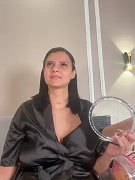 Snapshot of Abril_jones10 chatting on 11.30.25 Abril jones10 online show from 11.30.25