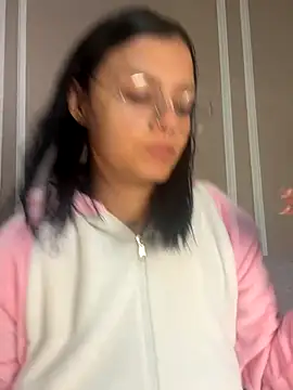 Snapshot of Abril_jones10 chatting on 12.05.25 Abril jones10 online show from 12.05.25