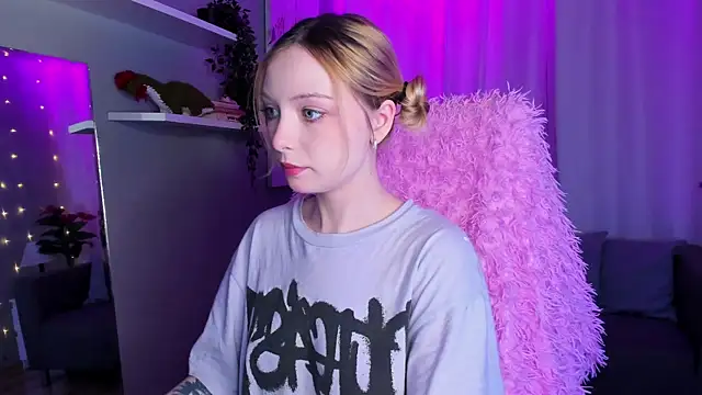 Snapshot of forget_me_not_eve chatting on 01.20.25 forget me not eve online show from 01.20.25