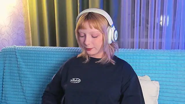 Snapshot of forget_me_not_eve chatting on 11.16.25 forget me not eve online show from 11.16.25