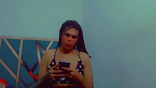 Snapshot of fox_naughty_violet chatting on 11.08.25 fox naughty violet online show from 11.08.25