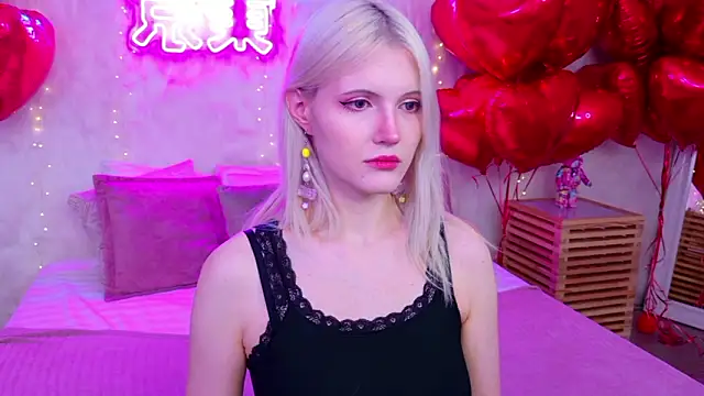 Snapshot of NellieLoyns chatting on 02.06.26 NellieLoyns online show from 02.06.26