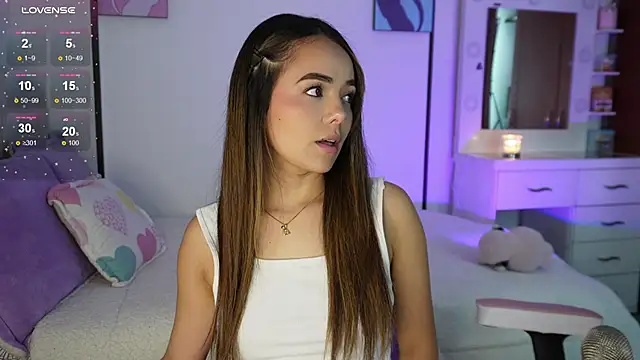 Snapshot of Hannah-Rose chatting on 02.22.25 Hannah-Rose online show from 02.22.25