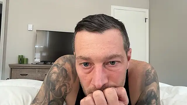 Snapshot of moon-boy chatting on 12.24.24 moon-boy online show from 12.24.24