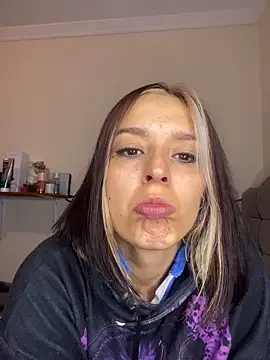 Snapshot of BlueStoneX chatting on 12.21.25 BlueStoneX online show from 12.21.25