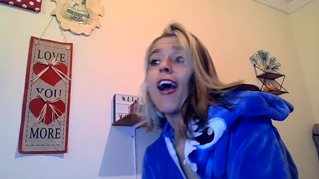 Snapshot of BlueStoneX chatting on 03.03.26 BlueStoneX online show from 03.03.26