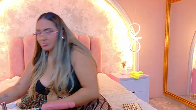 MiaLaurents online show from 02.22.26