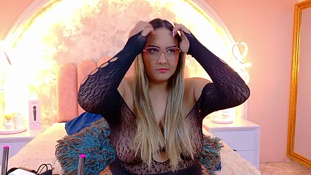 MiaLaurents online show from 03.05.26