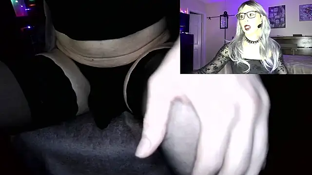 Snapshot of DominicaMolotov chatting on 01.16.25 DominicaMolotov online show from 01.16.25