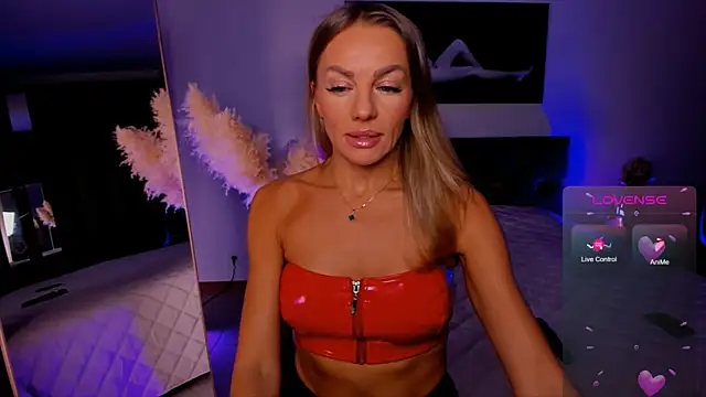 Snapshot of Oliva_Candy chatting on 11.12.25 Oliva Candy online show from 11.12.25