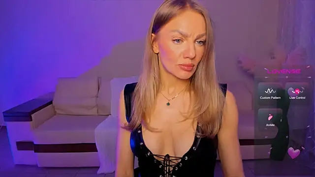 Oliva Candy online show from 04.24.26