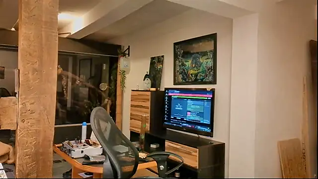 Snapshot of DYasmin69 chatting on 10.25.25 DYasmin69 online show from 10.25.25