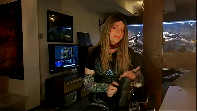 Snapshot of DYasmin69 chatting on 11.15.25 DYasmin69 online show from 11.15.25