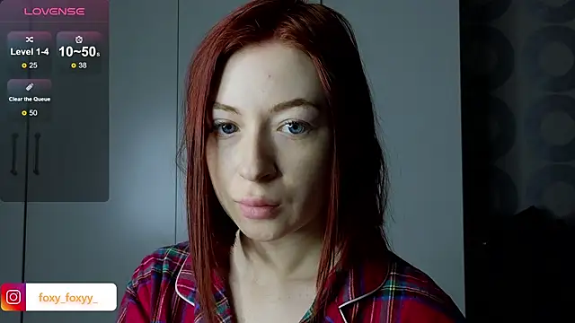 Snapshot of Cuteroxyfoxy chatting on 12.23.24 Cuteroxyfoxy online show from 12.23.24