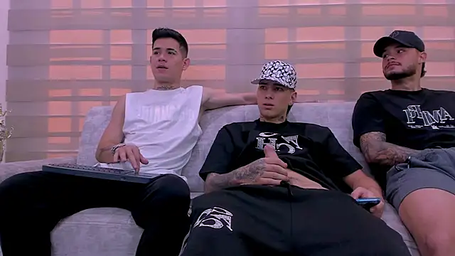 Snapshot of hell_twink chatting on 12.26.24 hell twink online show from 12.26.24