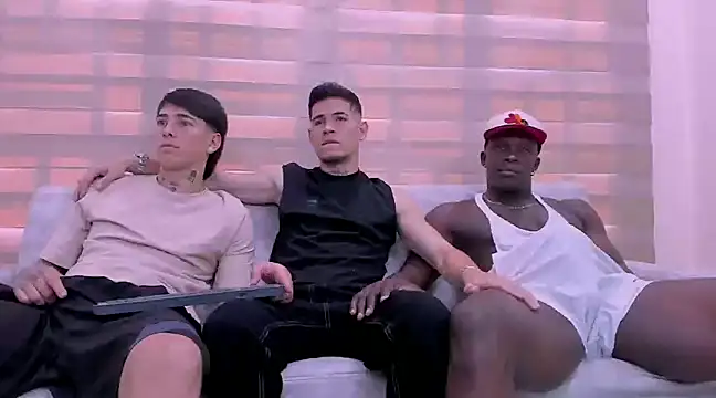 Snapshot of hell_twink chatting on 01.07.25 hell twink online show from 01.07.25