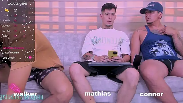 Snapshot of hell_twink chatting on 01.17.25 hell twink online show from 01.17.25