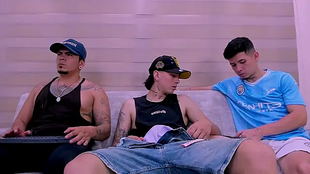 Snapshot of hell_twink chatting on 01.21.25 hell twink online show from 01.21.25