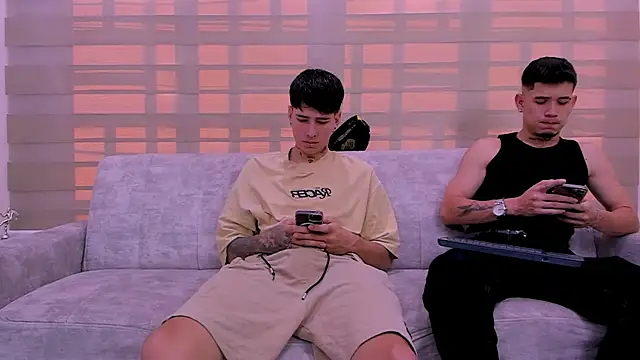 Snapshot of hell_twink chatting on 01.22.25 hell twink online show from 01.22.25