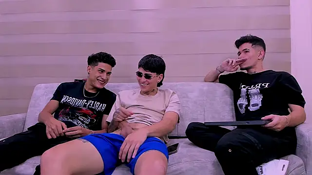 Snapshot of hell_twink chatting on 01.25.25 hell twink online show from 01.25.25