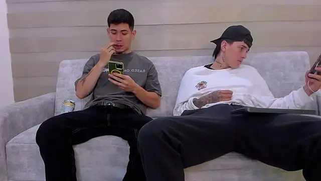 Snapshot of hell_twink chatting on 03.12.25 hell twink online show from 03.12.25