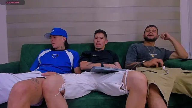 Snapshot of hell_twink chatting on 09.24.25 hell twink online show from 09.24.25