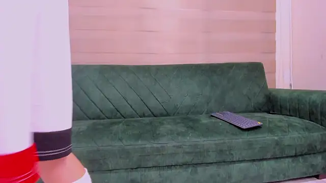 Snapshot of hell_twink chatting on 09.26.25 hell twink online show from 09.26.25