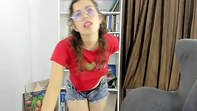 Snapshot of TORALAY chatting on 01.06.25 TORALAY online show from 01.06.25