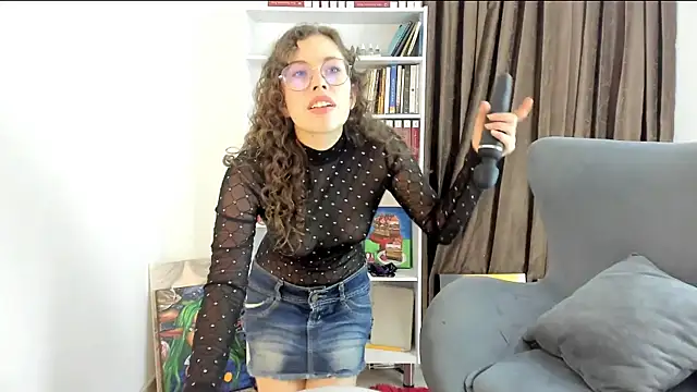 Snapshot of TORALAY chatting on 01.11.25 TORALAY online show from 01.11.25