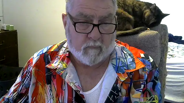 Snapshot of viejo_oso chatting on 10.25.25 viejo oso online show from 10.25.25