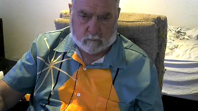 Snapshot of viejo_oso chatting on 10.30.25 viejo oso online show from 10.30.25