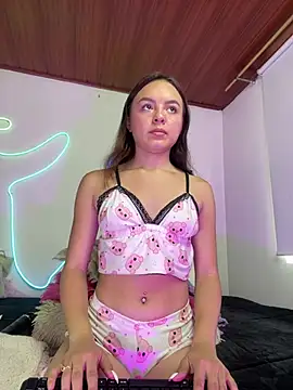 Snapshot of Valen_sr_ chatting on 12.28.24 Valen sr online show from 12.28.24