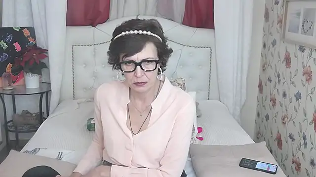 Snapshot of SilviaHart chatting on 09.11.25 SilviaHart online show from 09.11.25