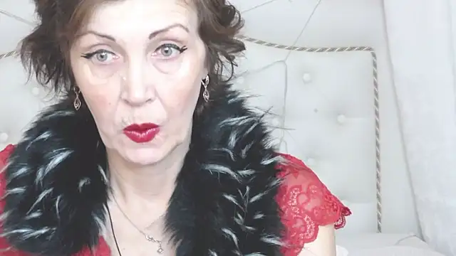 Snapshot of SilviaHart chatting on 10.03.25 SilviaHart online show from 10.03.25