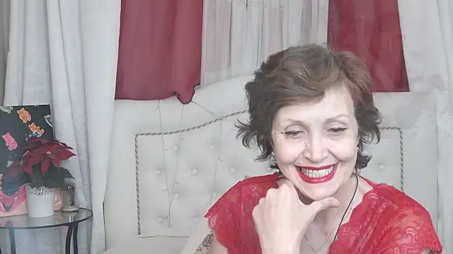 Snapshot of SilviaHart chatting on 10.10.25 SilviaHart online show from 10.10.25