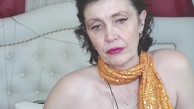 Snapshot of SilviaHart chatting on 12.14.25 SilviaHart online show from 12.14.25