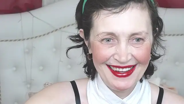 SilviaHart online show from 12.18.25